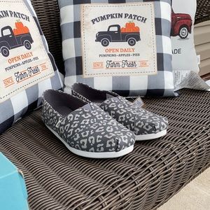 Steel Grey Painted Leopard Print Toms